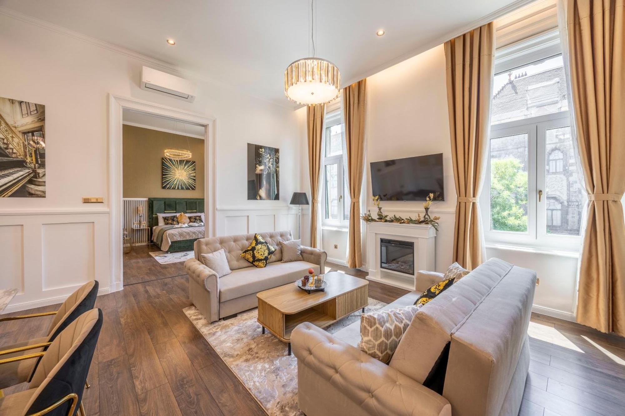 High-end Luxurious Quentin In The Heart Of Apartamento Budapeste