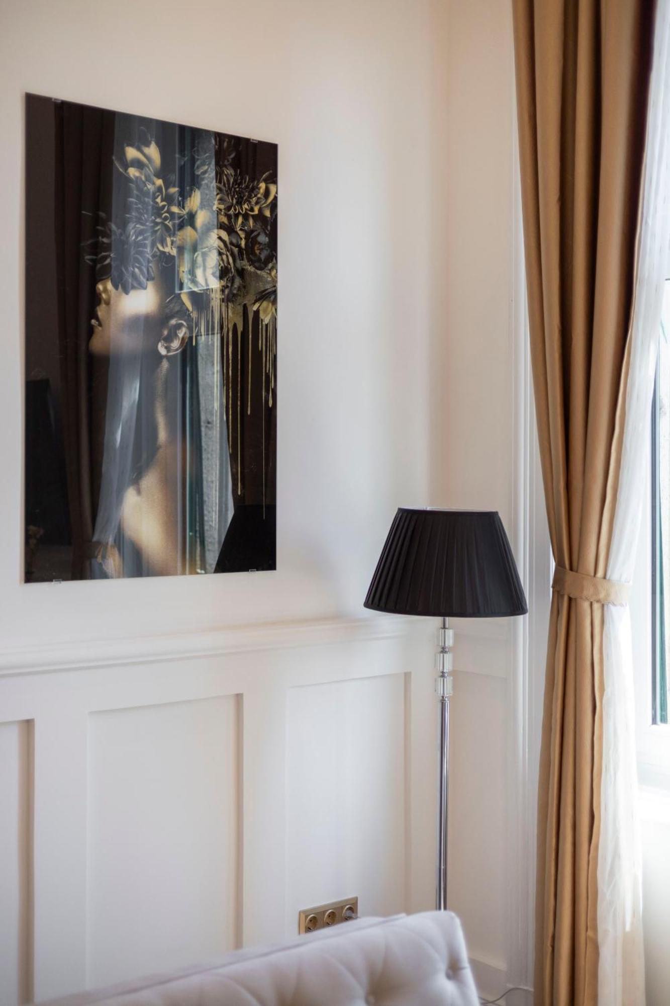 High-end Luxurious Quentin In The Heart Of Budapeste
